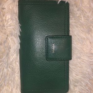 Dark green Fossil wallet - like new!